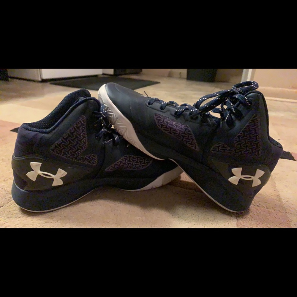 Under Armour ClutchFit Drive 2 Basketball Shoes.